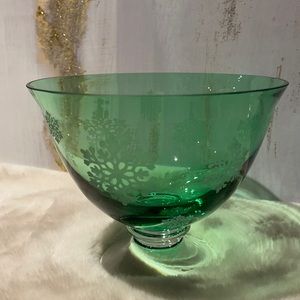 FTD vintage green vase with snowflakes ❄️